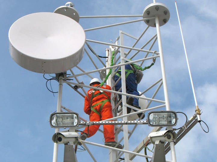 Microwave antennas on a communications mast